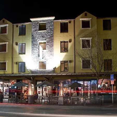 Base Backpackers Queenstown-2